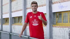 Fran Manzanara antes del inicio del entrenamiento de esta ma�ana en las instalaciones de A G�ndara.