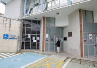 Un usuario intentando acceder ayer infructuosamente al centro. 