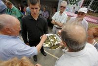 Antes de dar comienzo la comida se sirvieron pimientos a los asistentes. 