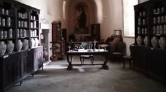 En la restauraci�n de la botica, los monjes consiguieron recuperar material de la sala antigua