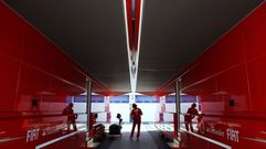 Vista del garage de Ferrari en Jerez.