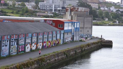 Naves industrales en el mbito del futuro paseo