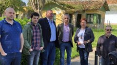 El coordinador de IU, Ram�n Arg�elles, ha visitado Perlora acompa�ado del portavoz municipal en Carre�o, �ngel Garcia Vega; el secretario de Acci�n Pol�tica de Izquierda Unida, Juan Ponte; y la secretaria de Pol�tica Municipal, Gabriela Alvarez
