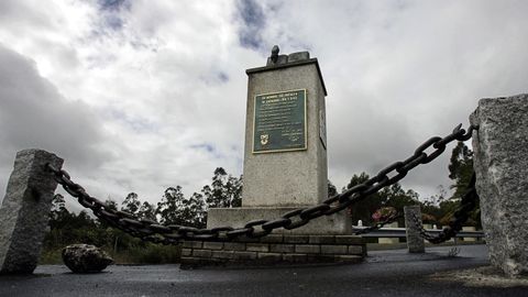 Monolito en recuerdo de la batalla de Cacheiras