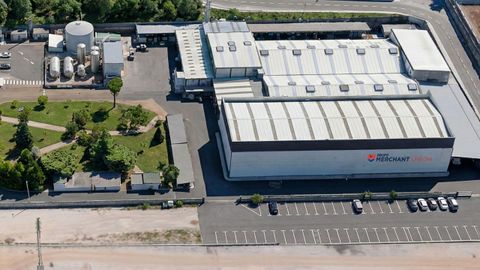 Recreaci�n de la nave con la fachada de Merchant Union en el pol�gono de A Granxa.