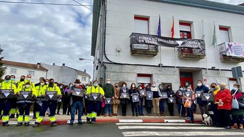 La concentracin frente al Ayuntamiento de A Pobra do Brolln estuvo muy concurrida