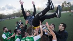 El Coristanco se proclama campe�n y lo celebra por todo lo alto: �las fotos!