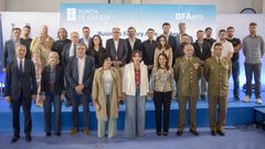 Foto de familia en Rozas del acto de licenciatura de los proyectos del BFAero