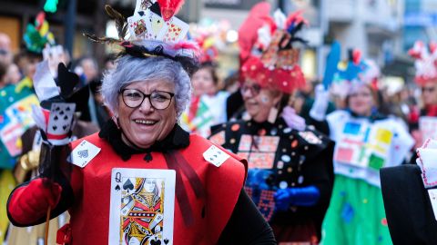 Oviedo se llena de color, alegr�a y tradici�n para celebrar el Carnaval