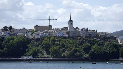 Vista de la Ría de Ribadeo con Castropol al fondo