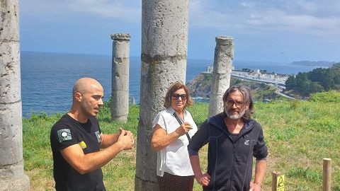 Monumento al Solsticio en La Fonte Baxa en Luarca