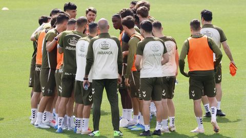 Los jugadores del Celta, durante el �ltimo entrenamiento de la temporada.