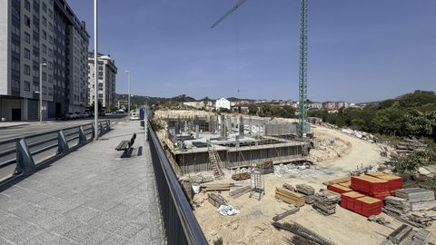 Cimientos de la nueva torre de viviendas que se levantará en O Polvorín