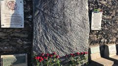 El acto organizado por el PSOE de Ordes en el cementerio de Boisaca concluy� con una ofrenda floral