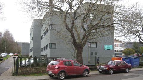 La residencia de Castro de Rei se construy en el terreno de viejos edificios del colegio Ramn Falcn