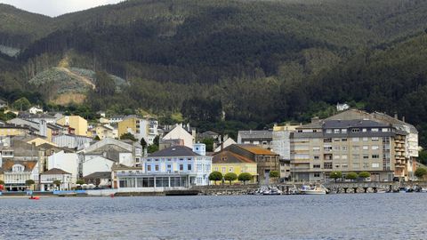 Vistas de Celeiro, desde el mar. 