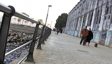 El paseo marítimo del Salgueirón se ha convertido en un nuevo aliciente para los vecinos del municipio.
