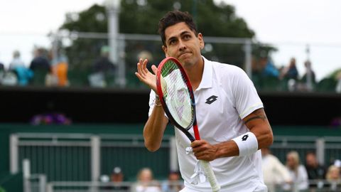 Tabilo celebrando la victoria en su primera ronda de Wimbledon