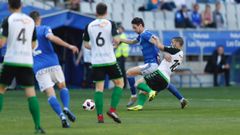 Borja Sanchez Cejudo Vetusta Racing Carlos Tartiere.Borja S�nchez trata de llevarse el esf�rico ante �lvaro Cejudo