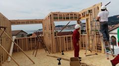 Br�tema transforma la madera en hogares