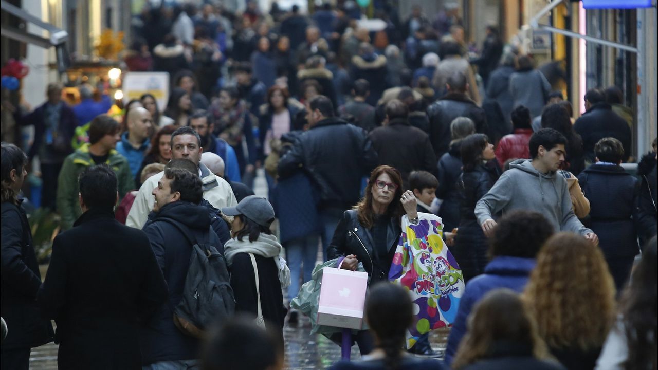 En 10 años, 44 locales cambiaron de dueño en la calle Real de A Coruña