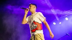 9Louro, durante un concerto na Praza de Espa�a de Ribeira 