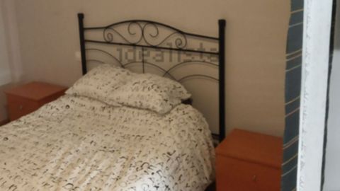 La mayora de las viviendas a precios asequibles que se alquilan en Oviedo son estudios que cuentan con una sola cama