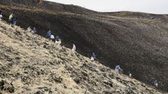 Jornada de voluntariado en Vilamart�n de Valdeorras, una de las zonas m�s afectadas por los incendios