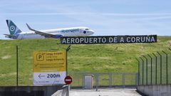 Imagen de archivo de un avi�n sobre la pista de Alvedro