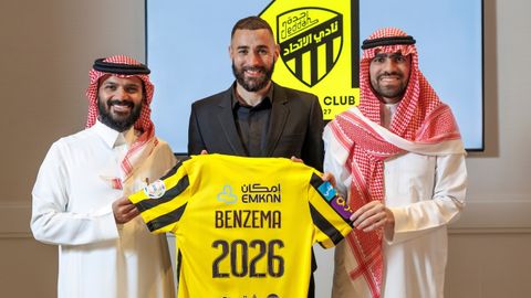 Karim Benzema.Karim Benzema en su presentacin con el Al-Ittihad