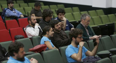 <span lang= es-es >El futuro de Santa Cruz, a debate</span>. Santa Cruz Aberta ao Mar celebró ayer en el INEF, en Bastiagueiro, un debate sobre el futuro de la localidad con expertos en medio ambiente, patrimonio y urbanismo.