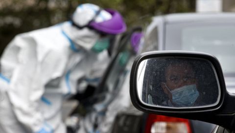 OCTUBRE, 2020. Ante el continuo aumento de los casos en la segunda ola, se multiplic tambin la apertura de los llamados autocovid, lugares para la realizacin de pruebas rpidas sin necesidad de salir del coche.