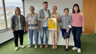 Jos� Ram�n Romero acompa�� a la junta directiva de la Asociaci�n Contra el C�ncer en la presentaci�n de la andaina de Boiro