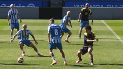 Pablo Garca, el nico sin el pelo rubio, durante el entrenamiento en Riazor