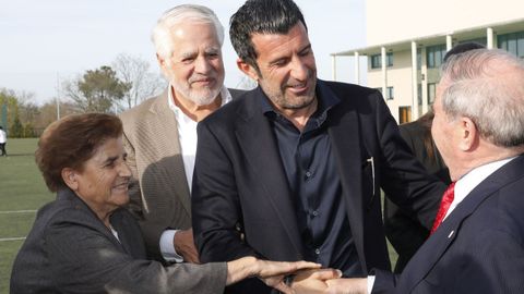 Luis Figo visito el colegio Miraflores