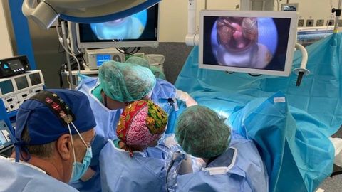 El Servicio de Ginecolog�a y Obstetricia del HUCA durante la intervenci�n