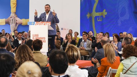 El presidente del Principado y candidato socialista a la reelecci�n, Adri�n Barb�n, durante el acto de presentaci�n de candidaturas de la FSA-PSOE