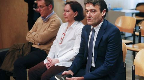 El juzgado de lo penal n�mero 2 de Oviedo acoge la vista contra el exedil del PP en el Ayuntamiento de Oviedo Alberto Mortera (d)