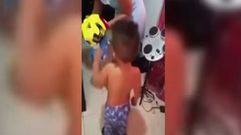 El berrinche de un ni�o�colombiano que quiere la camiseta de Messi