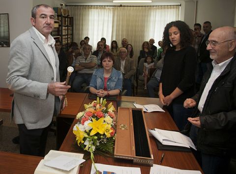 Dar�o Campos, recogiendo el bast�n de mando por tercer mandato. 