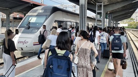 Colas para subir a los trenes
