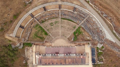 Teatro romano de Clunia, yacimiento romano situada entre las localidades de Coruña del Conde y Peñalba de Castro, en Burgos