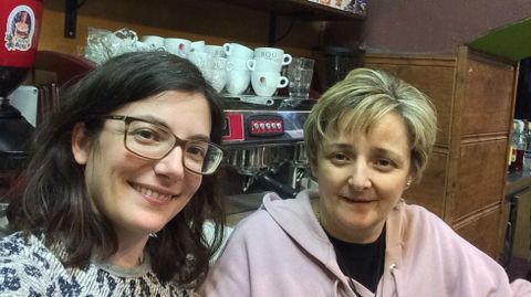 Cristina Sim�n y Ani Roda, ganadoras de un segundo premio de la Loter�a de Navidad