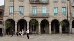 En la zona hay varios bajos contiguos que est�n vac�os en varios laterales, pero solamente uno tiene el cartel de se alquila