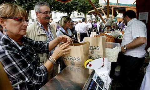 Marianos y forneos acuden cada ao a Lourenz a aprovisionarse de faba. 