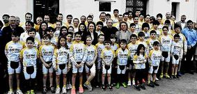 Imagen de la presentaci�n oficial del Club Ciclista Cambre para esta temporada.