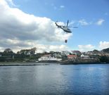 Los helic�pteros se abastecieron de agua en el L�rez. 