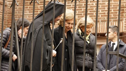 a reina em�rita Sof�a a su salida de la catedral ortodoxa griega de San Andr�s y San Demetrio de Madrid.