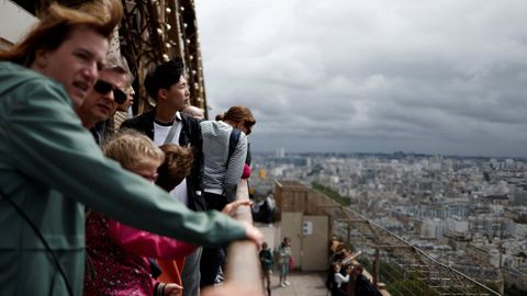 Turistas en la torre Eiffel el pasado 3 de agosto. 