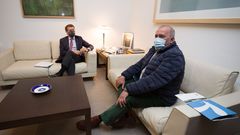�unez Feij�o se reuni� con el alcalde de Portomar�n, Juan Carlos Serrano